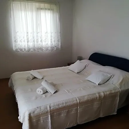 Rosanda 1 *